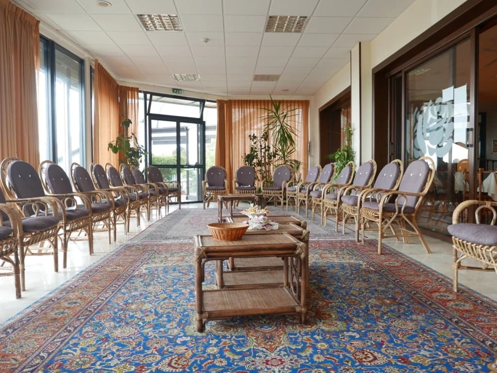 Comfortable meeting and relaxation room at the Bahá’í Study Center for corporate groups