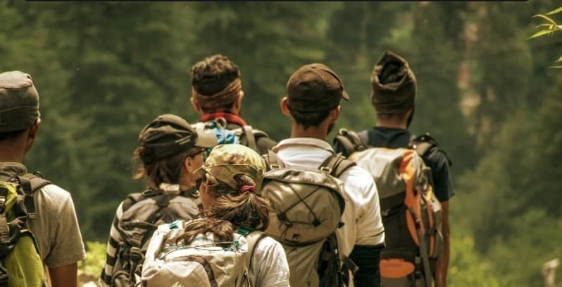 Team building and group activities in nature near the Bahá’í Study Center