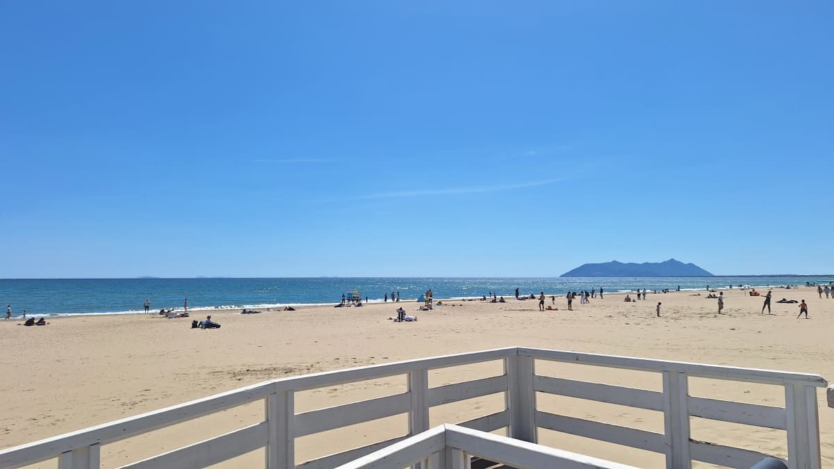 Sandy beach near the Bahá’í Study Center ideal for relaxation after business meetings